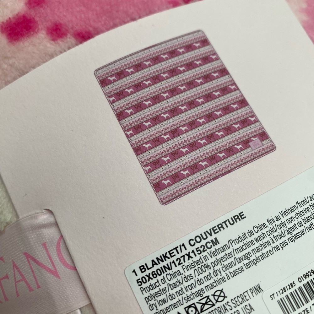 VS PINK Love Shack Fancy sherpa blanket - Picture 5 of 5